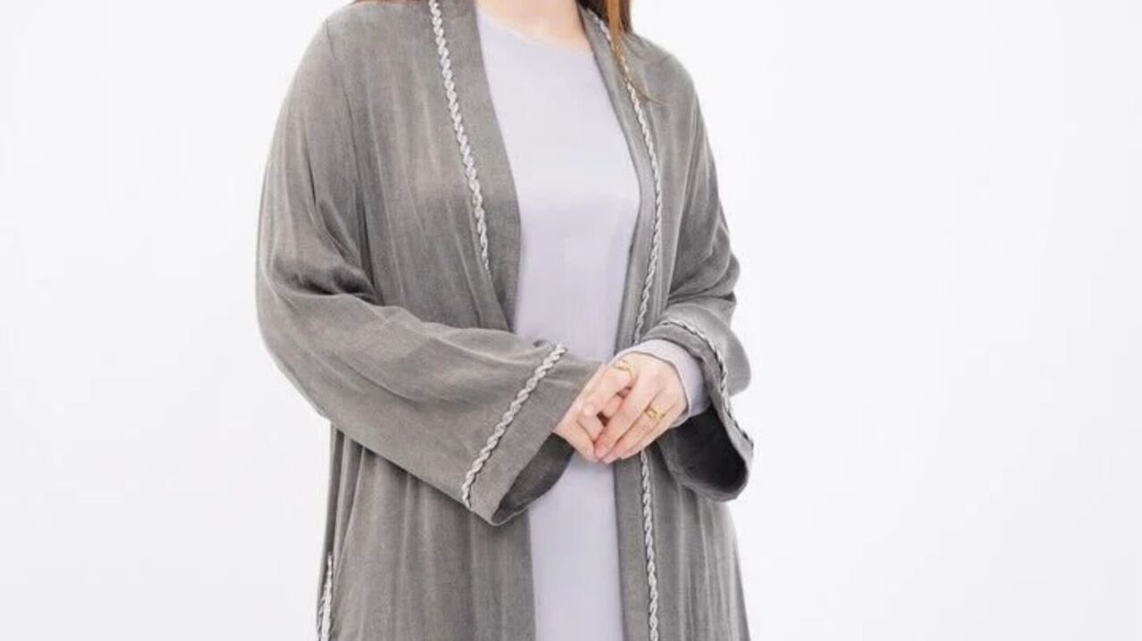 Abaya Fabric Selection: A Balance Between Elegance and Comfort